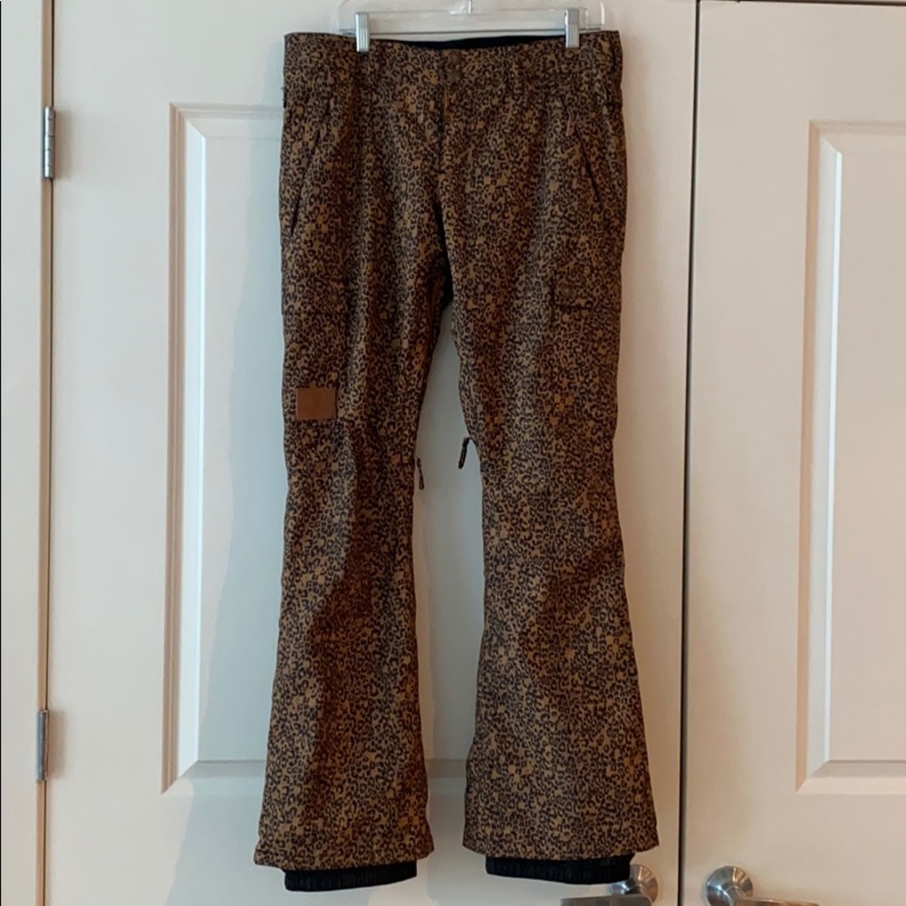 DC Shoe Co. Rare Cheetah Print Ski/Snowboard Pants